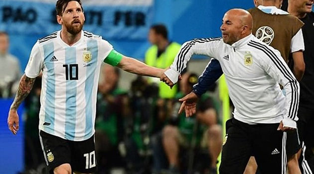 TIẾT LỘ: Jorge Sampaoli cố hàn gắn mối quan hệ với Messi