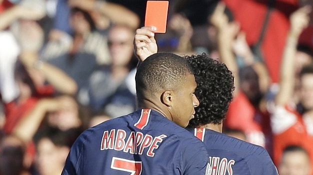 Mbappe bị đuổi, người cũ M.U tỏa sáng trong chiến thắng điên rồ của PSG
