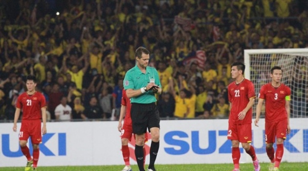 Bắt xong trận Việt Nam vs Malaysia, trọng tài FIFA bỗng mất tích