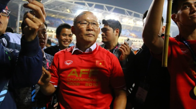 HLV Park Hang-seo đã làm gì khi các học trò bị trọng tài xử ép?