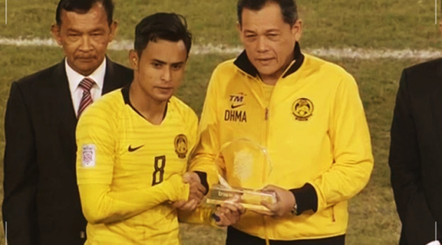 2 đỏ, 17 vàng, 124 lỗi - Làm thế nào để Malaysia nhận giải Fair-play?