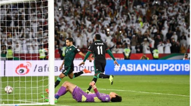 Chủ nhà UAE lọt vào Tứ kết Asian Cup sau 120 phút siêu kịch tính