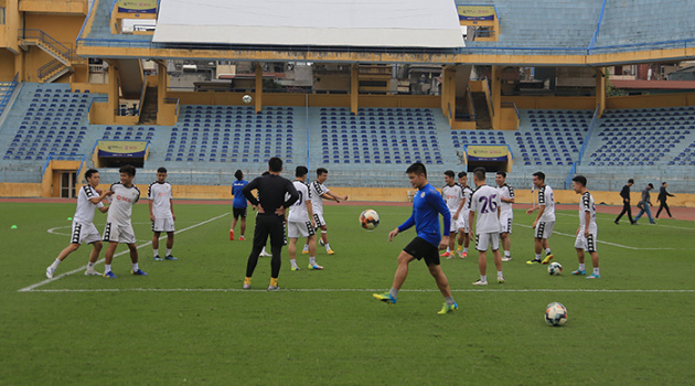 Lá chắn thép ĐT Việt Nam vắng mặt trong buổi tập CLB Hà Nội