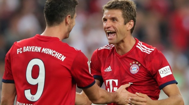 Hàng công Bayern gây thất vọng, Lewandowski cầu cứu một người