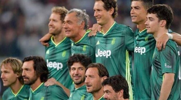 Chùm ảnh: Cristiano Ronaldo suýt lập lại siêu phẩm vào lưới Buffon