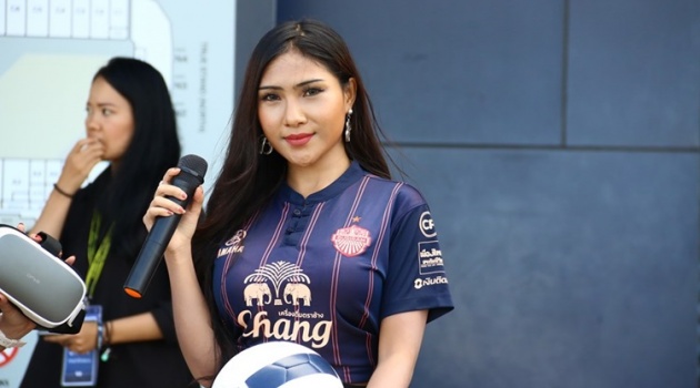 Hot girl Thái Lan hâm nóng bầu không khí trước trận tranh hạng 3 King's Cup