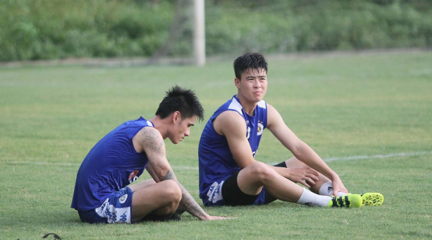 Tân binh của Hà Nội FC thư thái trong buổi tập trước trận đấu với Nam Định