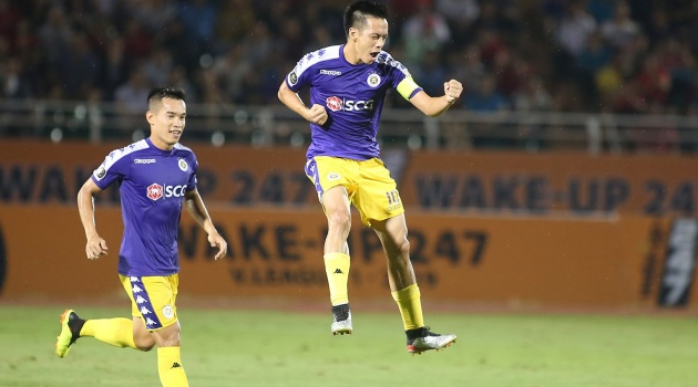 Đội trưởng Văn Quyết rực sáng, Hà Nội FC vùi dập người anh em Sài Gòn 4-1