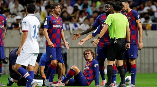 Griezmann nằm sân sau pha vào bóng nguy hiểm của Jorginho