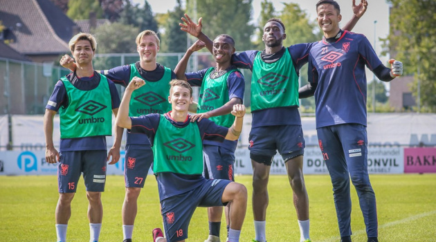 Công Phượng miệt mài tập luyện, chờ cơ hội ra sân trận gặp Zulte Waregem