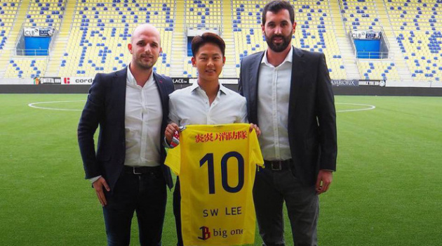NÓNG: Sint-Truiden chiêu mộ Messi Hàn, báo động đỏ cho Công Phượng