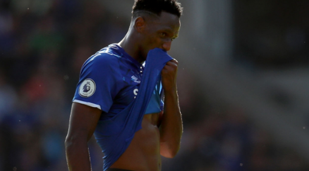 Quá khát bàn thắng, cựu sao Barca làm điều 'điên rồ' với Everton