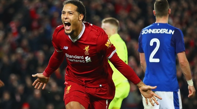 Virgil van Dijk và những ngôi sao hàng thủ được vinh danh