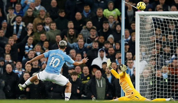 Thủ thành Kepa đích thân kiến tạo, Sergio Aguero bỏ lỡ vô duyên