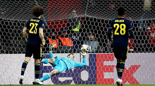 Chỉ 1 bức ảnh đủ giải thích vì sao Arsenal liên tục ngậm trái đắng