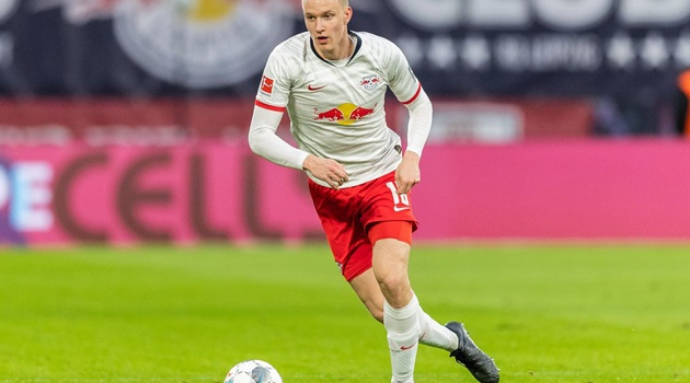 Vá hàng thủ, Bayern muốn tậu 'tòa tháp' cánh phải của Leipzig