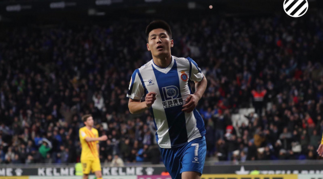 Maradona Trung Quốc lóe sáng, Barca bị đội bét bảng cầm hòa