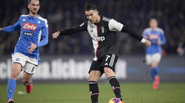 Ronaldo ghi bàn, Juventus vẫn thua sốc trước Napoli