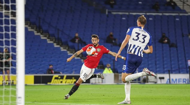 Fernandes có cú đúp tuyệt phẩm, Man Utd 'đè bẹp' Brighton
