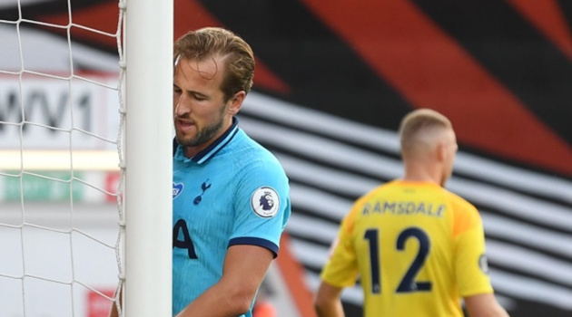 Quá nhạt nhòa, Tottenham thoát thua trong gang tấc tại Vitality Stadium