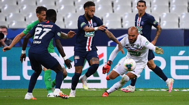 Màn đá người ác ý của Saint Etienne với PSG khiến trận đấu vỡ vụn