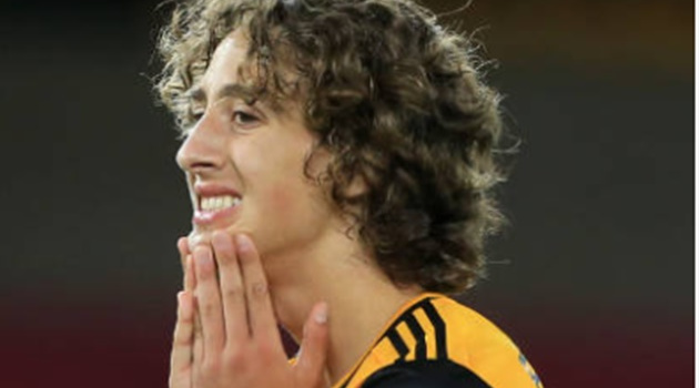 Tân binh đắt giá nhất lịch sử ra mắt, 'Bầy sói' gục ngã cay đắng ngay tại hang ổ