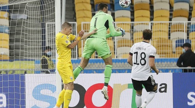 Thủ môn mắc sai lầm, Ukraine giúp Đức giành thắng lợi đầu tay 