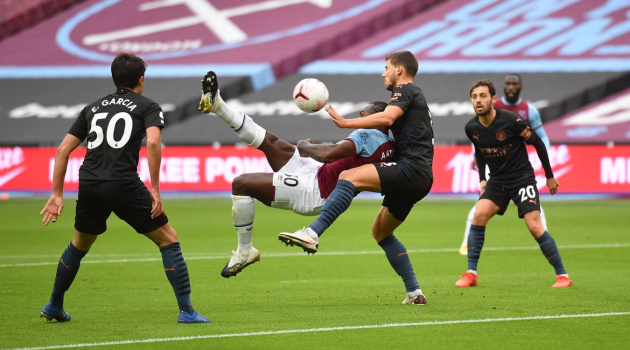 Siêu phẩm của Rooney được tái hiện, Man City sẩy chân trước West Ham