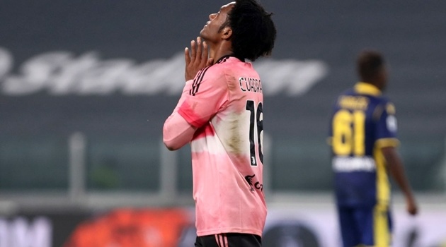 Juventus quá đen, Pirlo để lộ vẻ mặt thất thần