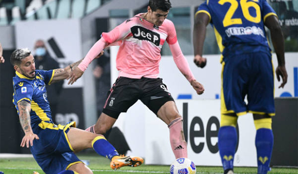 Vắng Ronaldo, Juventus chết hụt trước Hellas Verona ngay trên sân nhà