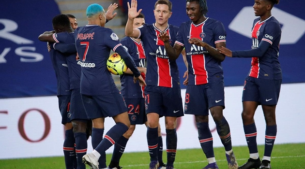 Combo thẻ đỏ + penalty bước ngoặt đưa PSG áp sát ngôi đầu Ligue I