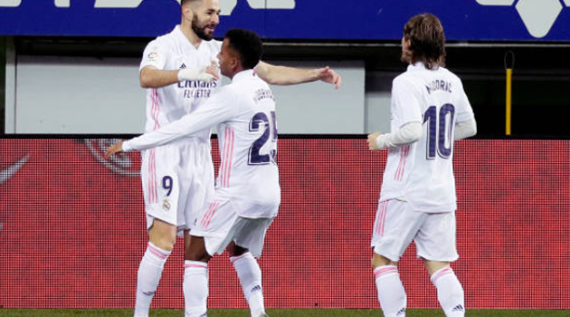 Benzema chói sáng, Real tuyên chiến với Atletico