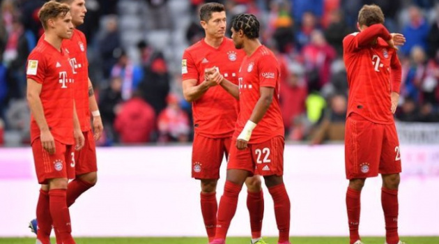 Cả đội Bayern Munich qua đêm ở sân bay vì lý do 'dở khóc dở cười'