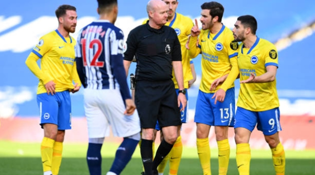 CHOÁNG! Trọng tài liên tục bẻ còi, lộ diện đội bóng đen nhất Premier League 2020-21