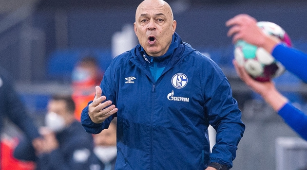 CHÍNH THỨC: Schalke sa thải HLV thứ 4 trong mùa giải 2020-21
