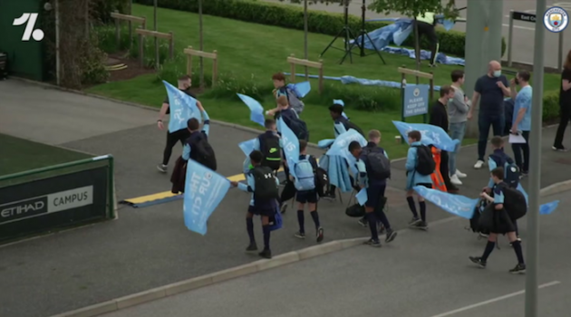 Fan Man City tiếp lửa cho đội bóng trước trận chung kết lịch sử