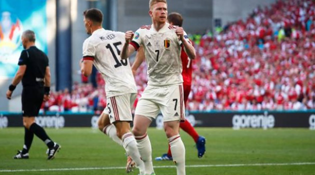 De Bruyne đưa tuyển Bỉ vào vòng 16 đội