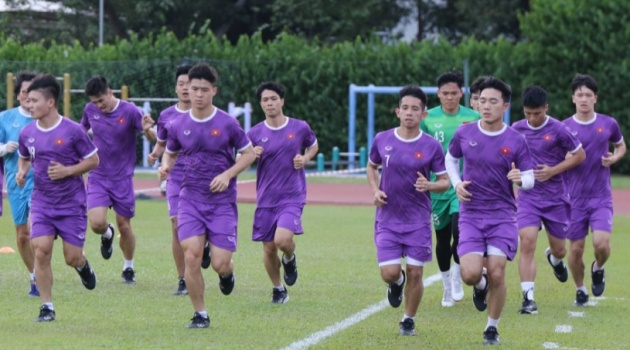 ĐT Việt Nam hứng khởi trở lại tập luyện sau trận thắng Lào