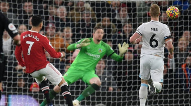 Ronaldo hóa gỗ trong ngày sinh nhật của Sir Alex