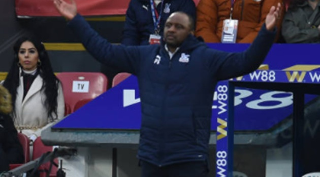 Vieira phát nản với Alisson