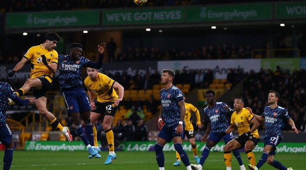 Martinelli bị đuổi trong tình huống hy hữu, Arteta nổi đóa với trọng tài