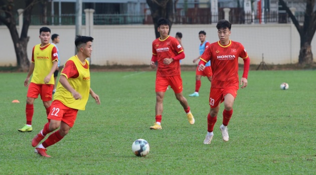 HLV U23 Việt Nam: 'Phải vượt qua Singapore và Thái Lan'