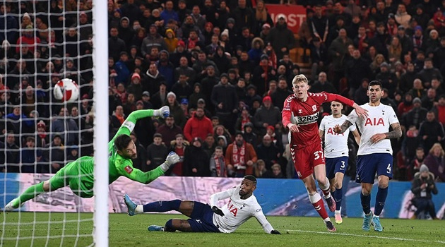 Nối gót M.U, Tottenham nhận thất bại bẽ bàng trước đội hạng nhất