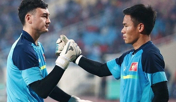 Nguyên Mạnh tạo ra cuộc đua mới cho vị trí thủ môn ở tuyển Việt Nam