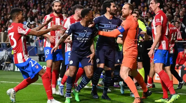 Atletico gây phản cảm vì những trò tiểu xảo lên Man City