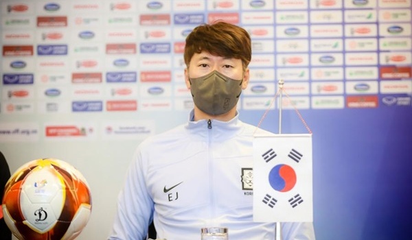 HLV U20 Hàn Quốc hết lời khen ngợi ông Park Hang Seo