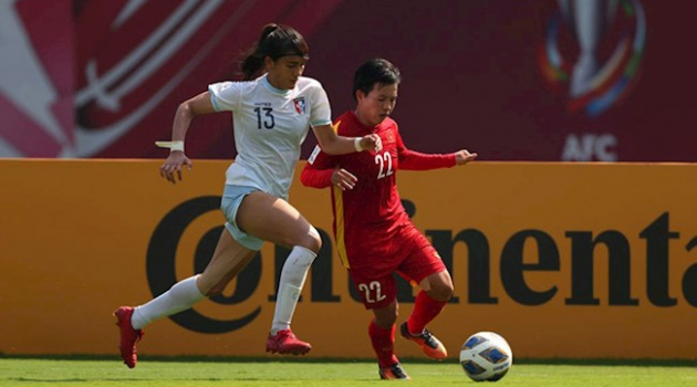 Cầu thủ nữ Việt Nam lần đầu nhận tiền lót tay