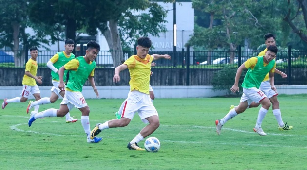 U19 Việt Nam hứng khởi luyện công chờ đấu Indonesia