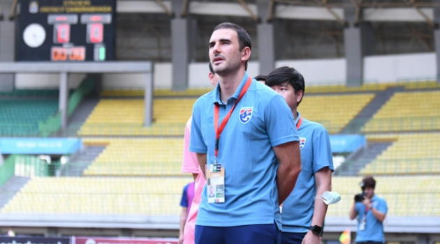 HLV U19 Thái Lan xin lỗi người hâm mộ sau trận thua Việt Nam