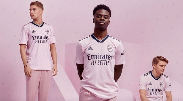 Arsenal ra mắt mẫu áo đấu thứ 3 màu hồng 